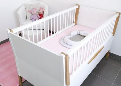Lit-bébé-bois-chène-naturel