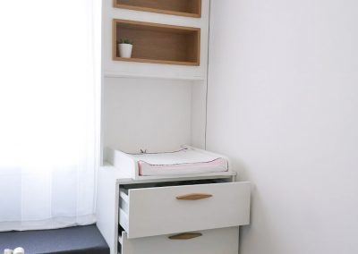Table-a-langer-integree-chambre-bebe